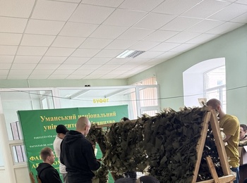 Навчають і допомагають: на кафедрі загального землеробства працюють над маскувальними сітками для ЗСУ