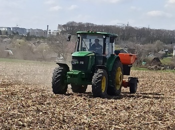 Проведення весняних польових робіт на дослідному полі кафедри загального землеробства