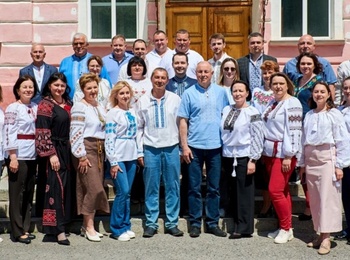Барви українських традицій у День вишиванки  